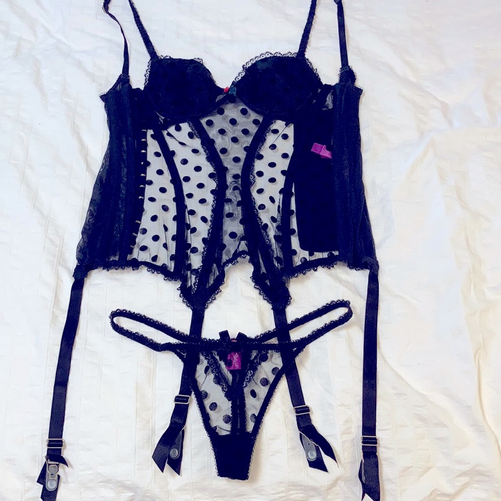 Merry Widow and matching thong